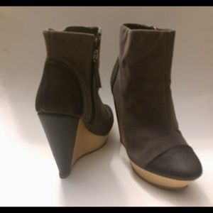 Shoe Dazzle Padma Grey Platform Cap Toe Bootie sz9